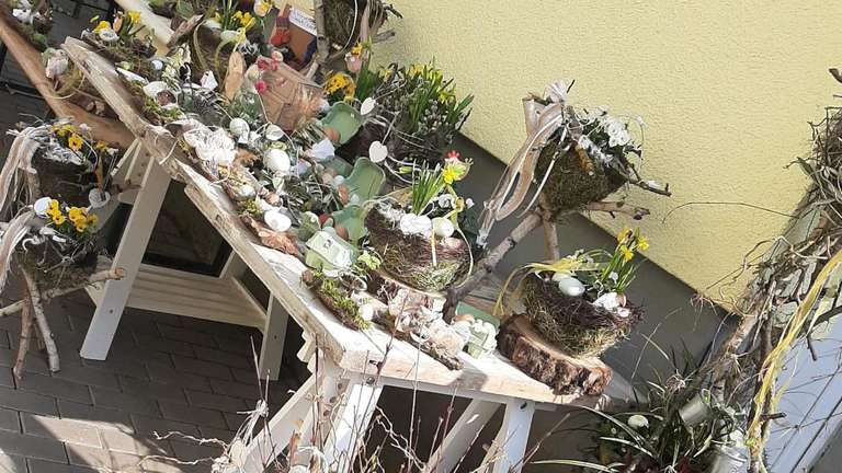 Crêpes und Gestecke